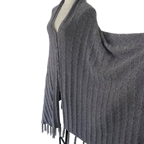 Womens Poncho One Size Gray Button Front Fringe Soft Chenille - Picture 3 of 7
